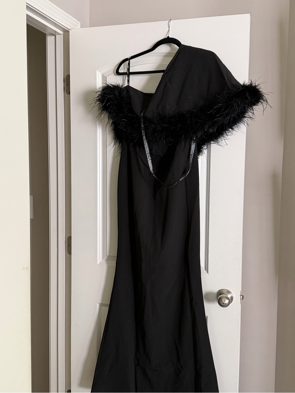 Elegant One-Shoulder Black Feather-Trim Evening Dress